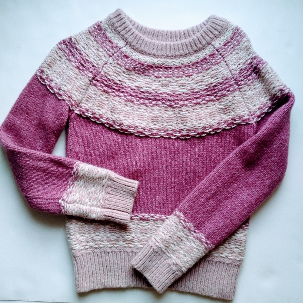 Gap sweater